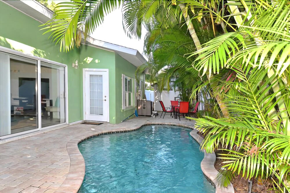 Seagrass Retreat 5 Bedrooms 3 Bathrooms Home