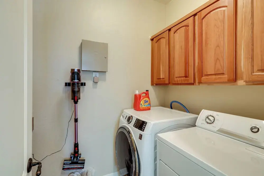 Tasteful Flagstaff Townhome w/ 2 Furnished Decks