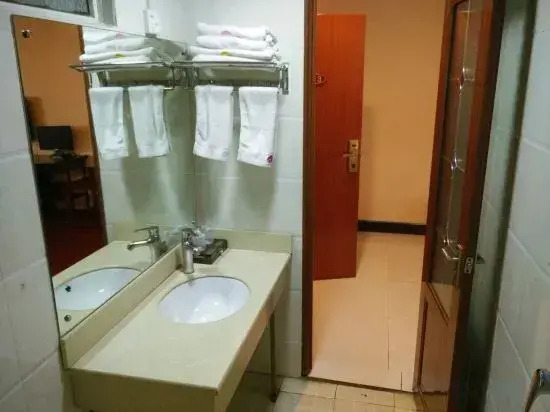 Xingyi Satisfaction 168 Hotel