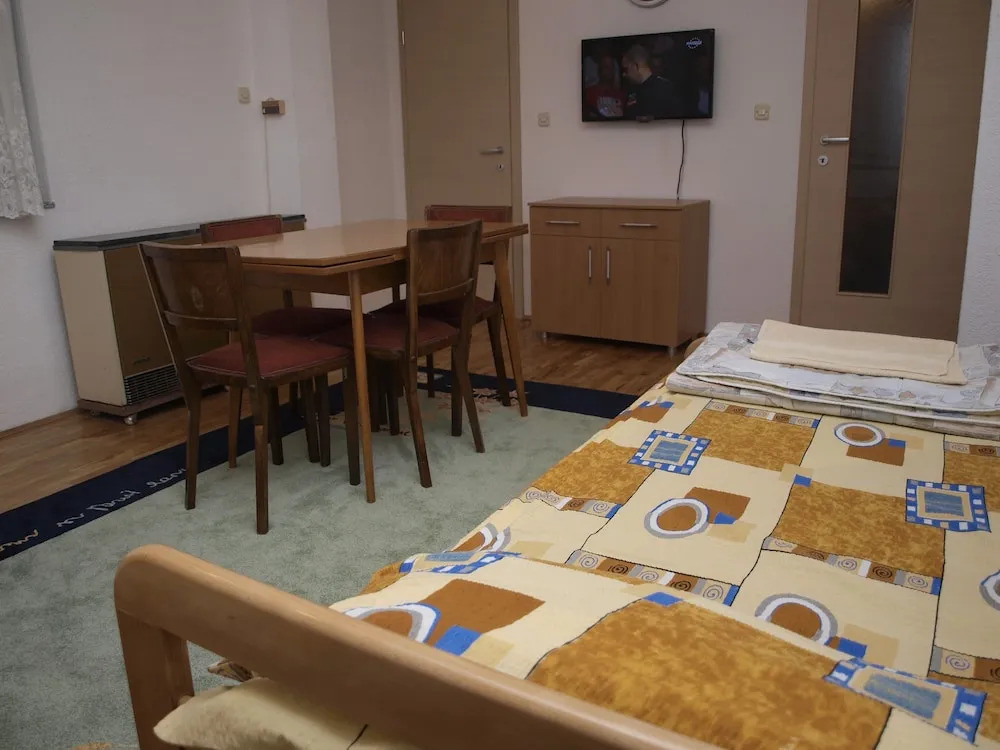 Bogdanoski Studios & Guest Rooms