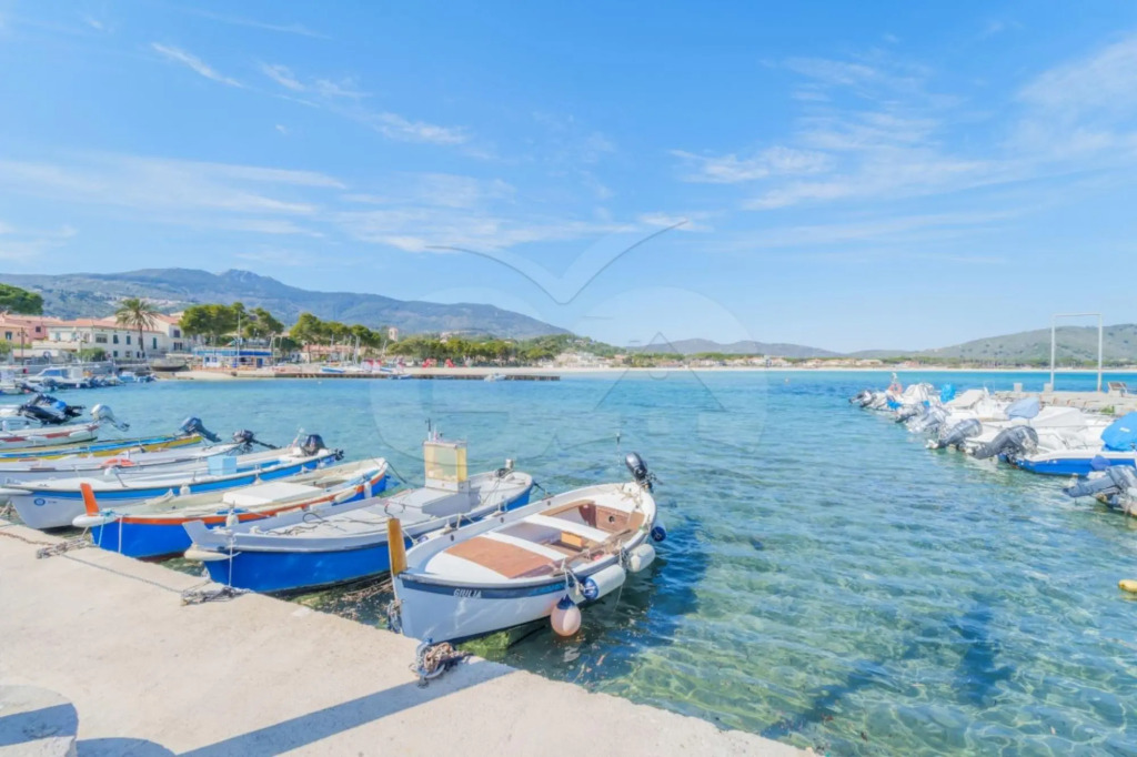 La Fontana in an enviable position on the seafront of Marina di Campo, sea and services close at han-LA FONTANA