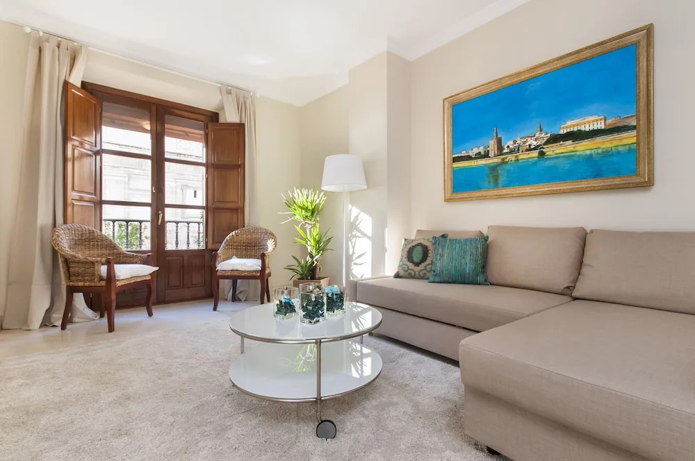 Apartment in Front of the Cathedral. 2 Bedrooms. Catedral I