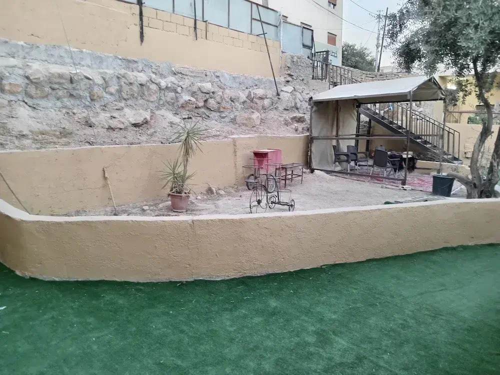 EMILE ALTWAL Madaba