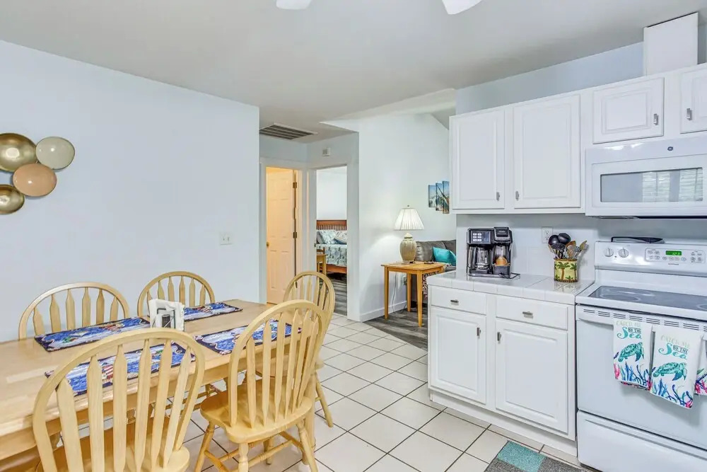 Beachy Oak Island Family Home - 1 Mi to Ocean!