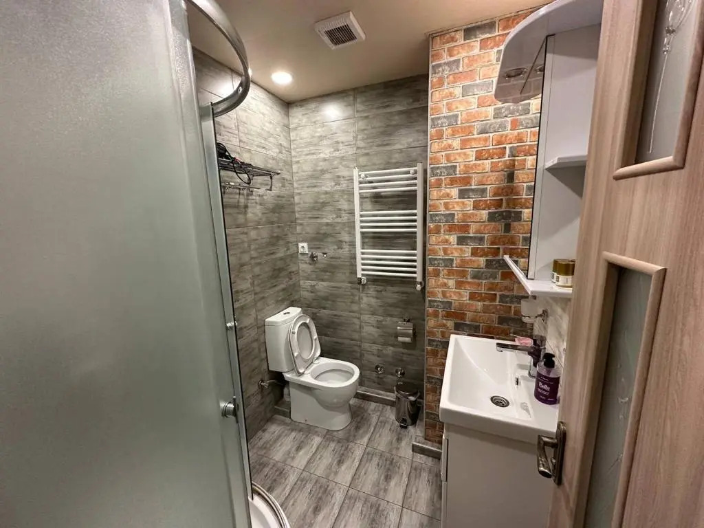 5 Rooms near 300 Aragveli metro station