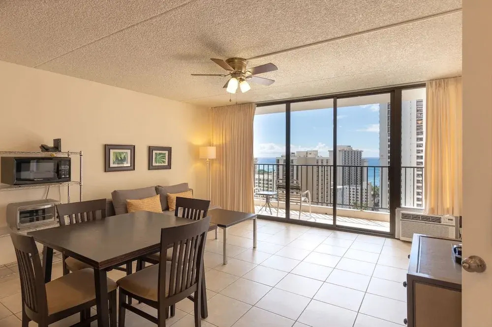 Waikiki Banyan - Ocean View Tower 2 Suite 2310