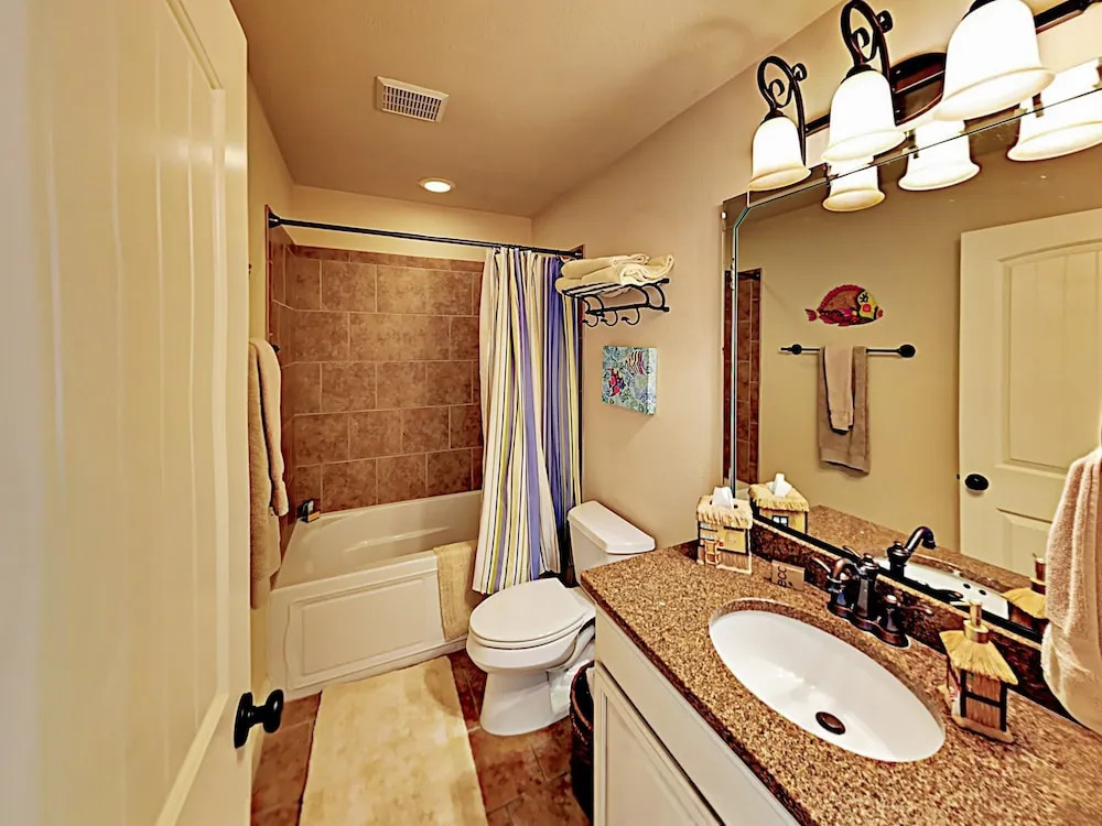 Coastal  W/ Pool, Sundeck & Boat Slip 3 Bedroom Townhouse