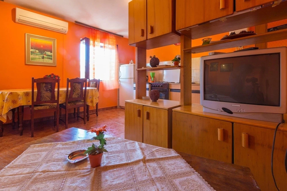 Apartments Luić 4244