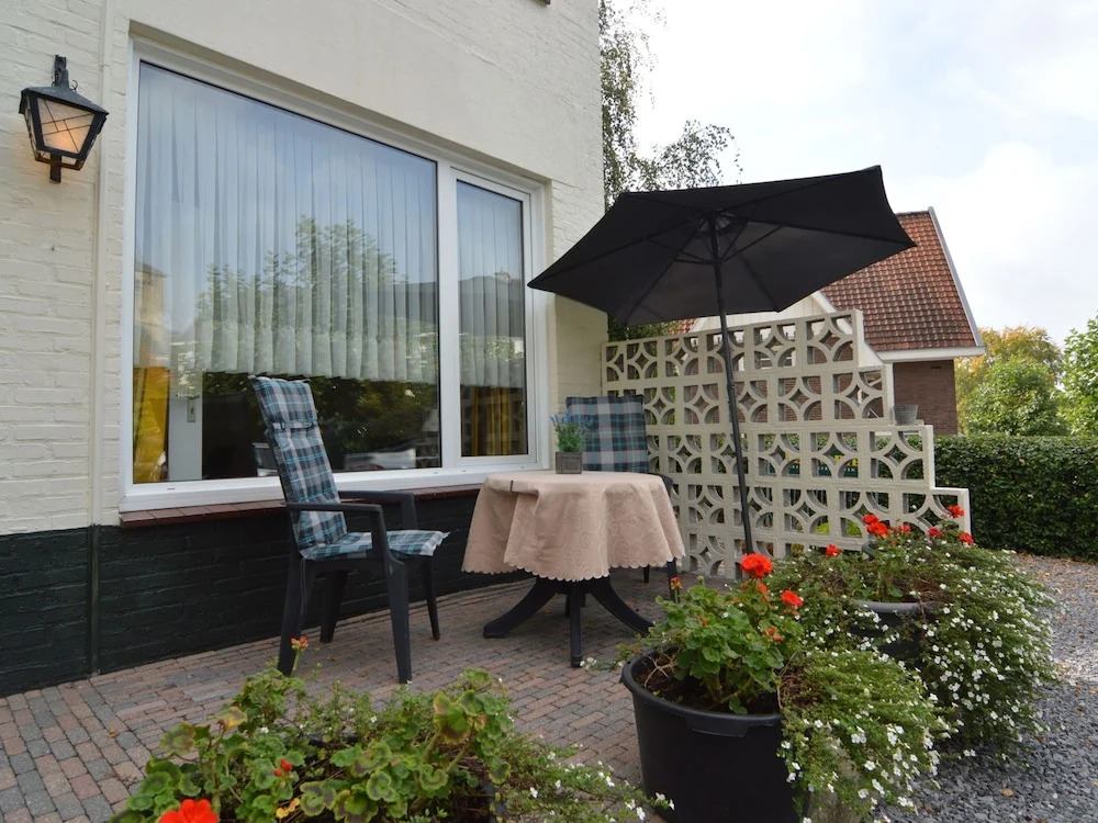 Snug Apartment in Schin op Geul Near Public Pool