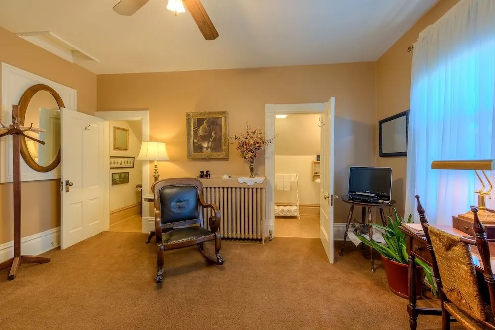 Sanders - Helena's Bed and Breakfast