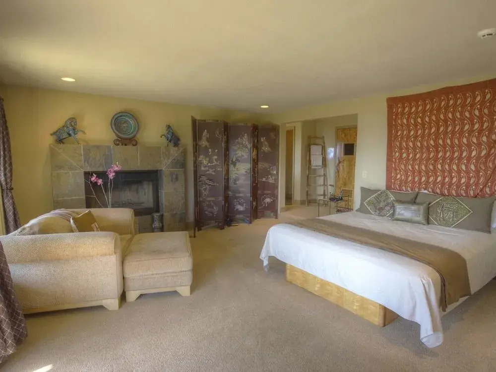 Panoramic Views of Lake Tahoe 8 Br home by RedAwning