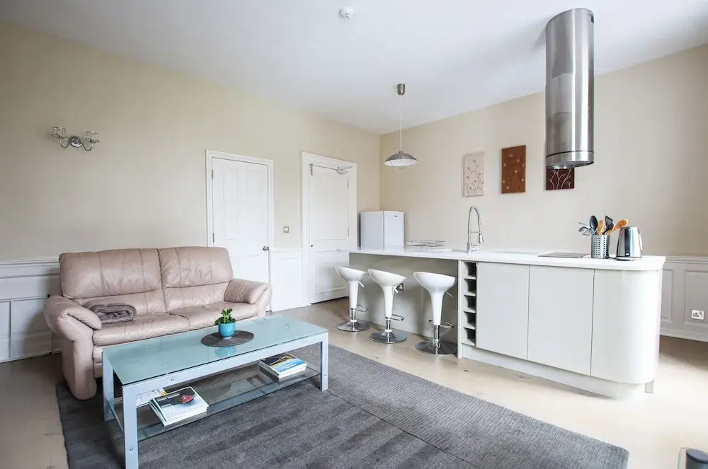Elegant Georgian Apartment Near Clifton Village