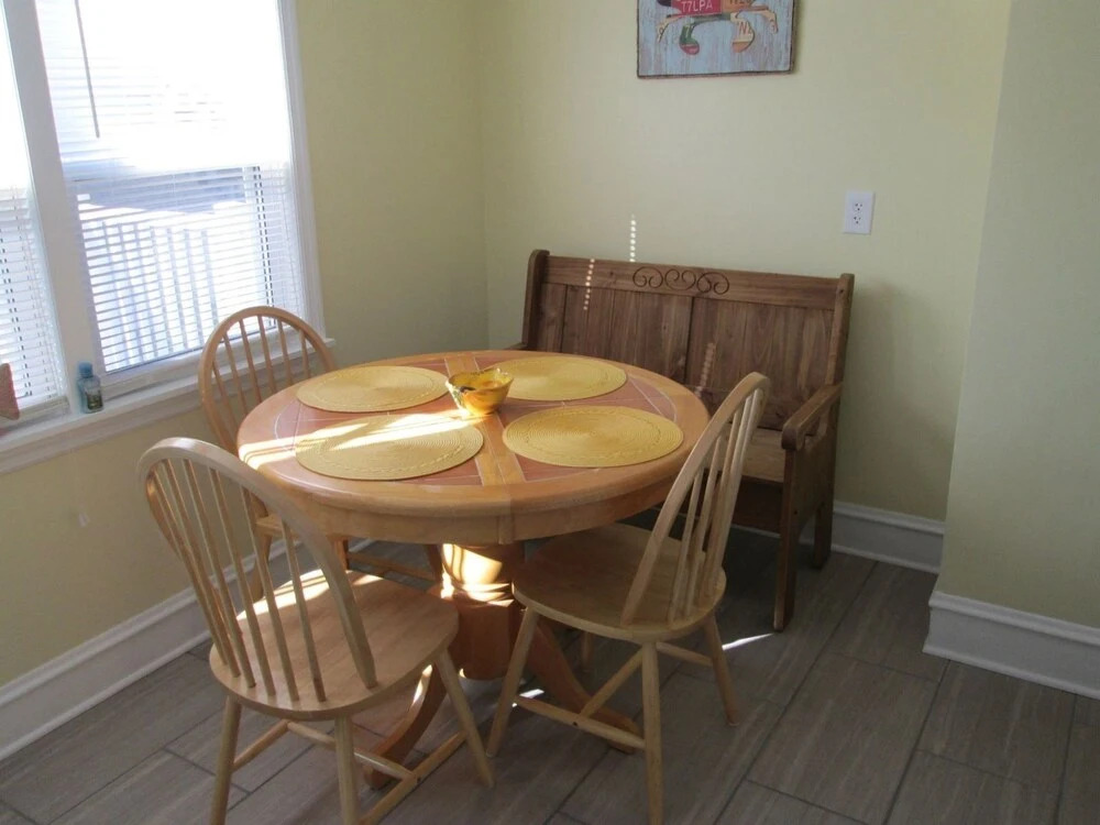 Ww242 East Hand Avenue, 2nd Floor