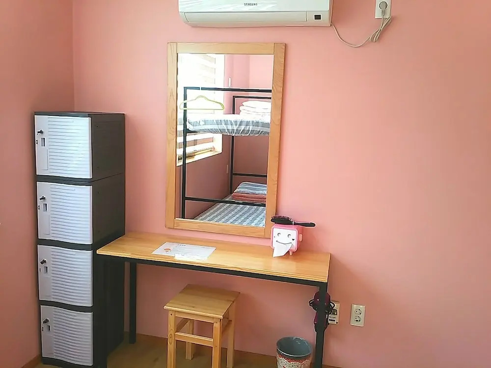 1004 Hostel