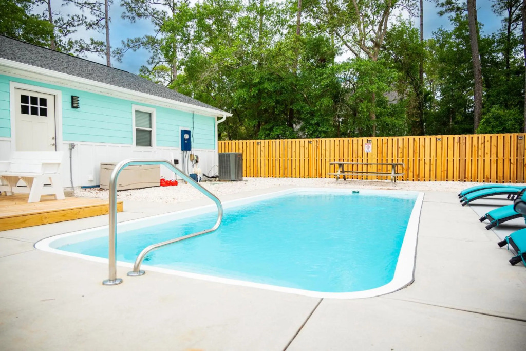 Poolside Paradise by Oak Island Accommodations