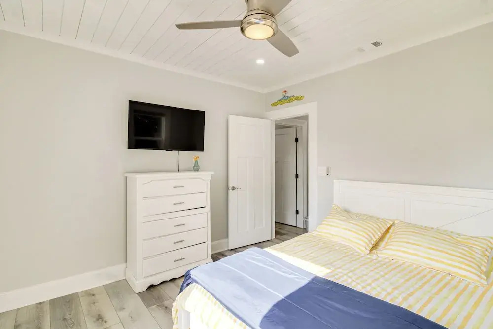 5 Mi to Dtwn: Bright Home w/ Yard in Pensacola!