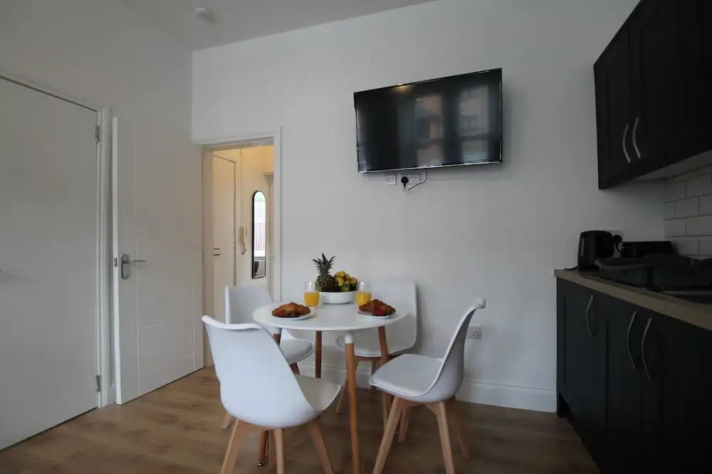 Dundee - 1 Bed - Sleeps 5 - Pet Friendly