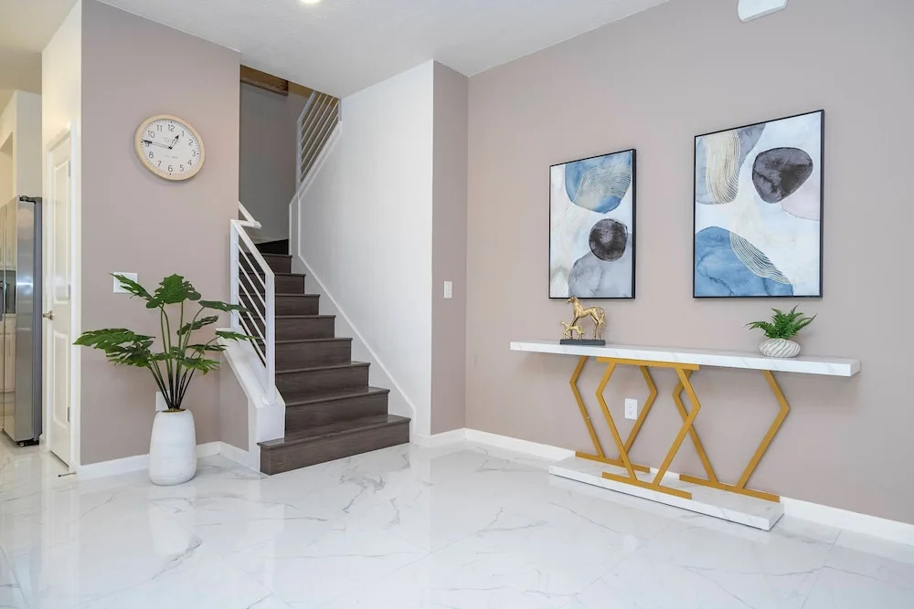 Stunning 15 Suites Close to Disney