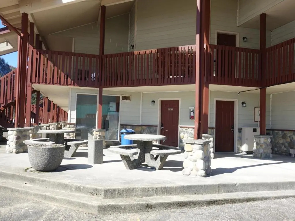 Seasons Motel