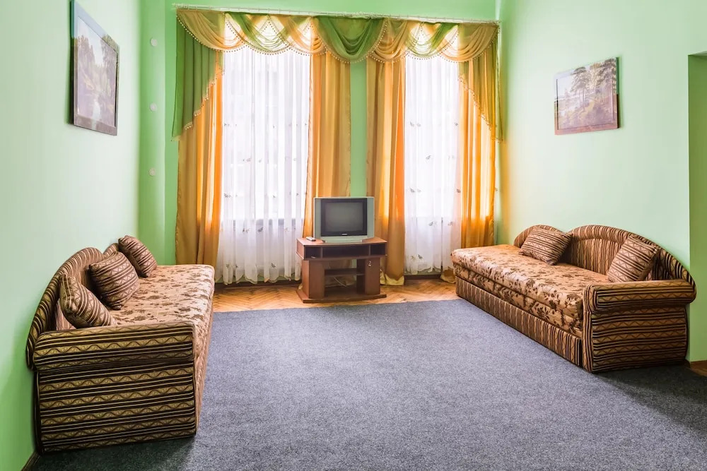 Three rooms in the center on Kulisha