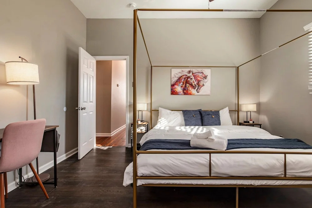 Historic Cozysuites 4BR 2BA With Modern Touches