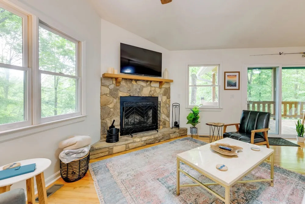 Updated Home w/ Private Hot Tub & Mtn Views!