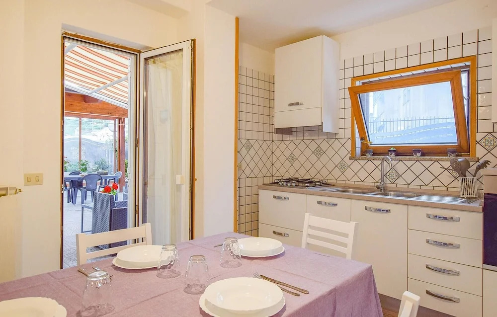 Nice Apartment in Ischia With 3 Bedrooms and Wifi