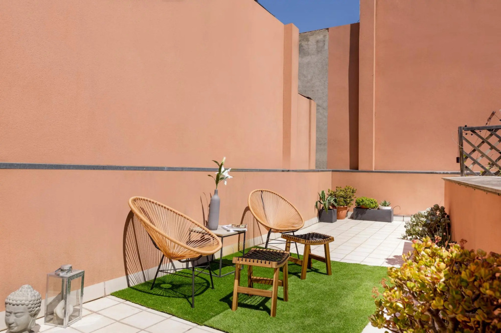 MARIA · Stylish 2 BR apartment with private roof terrace