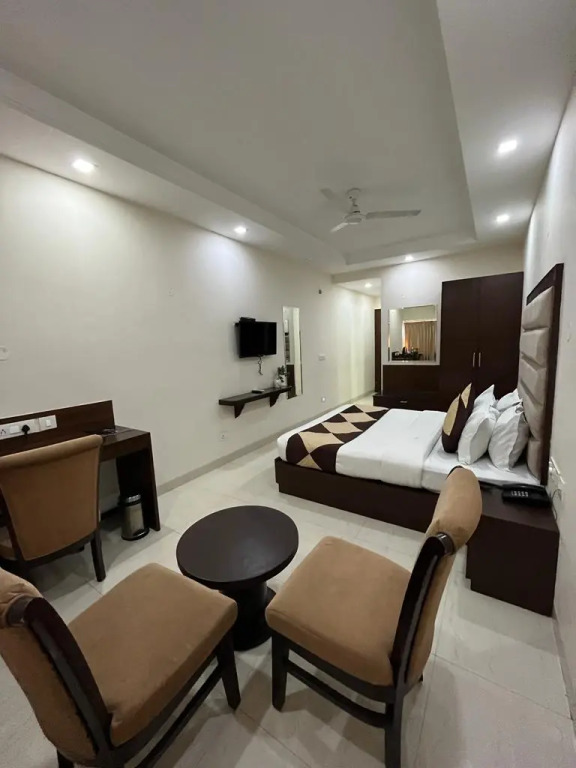 OYO 12245 Park Royal