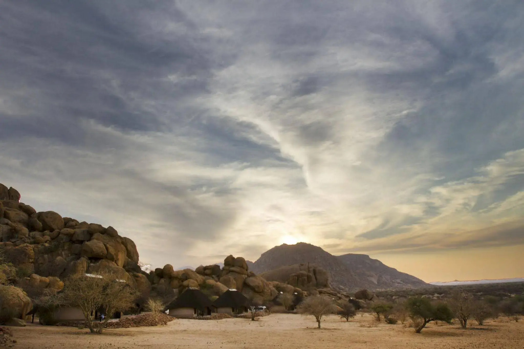 Ai Aiba - The Rock Painting Lodge