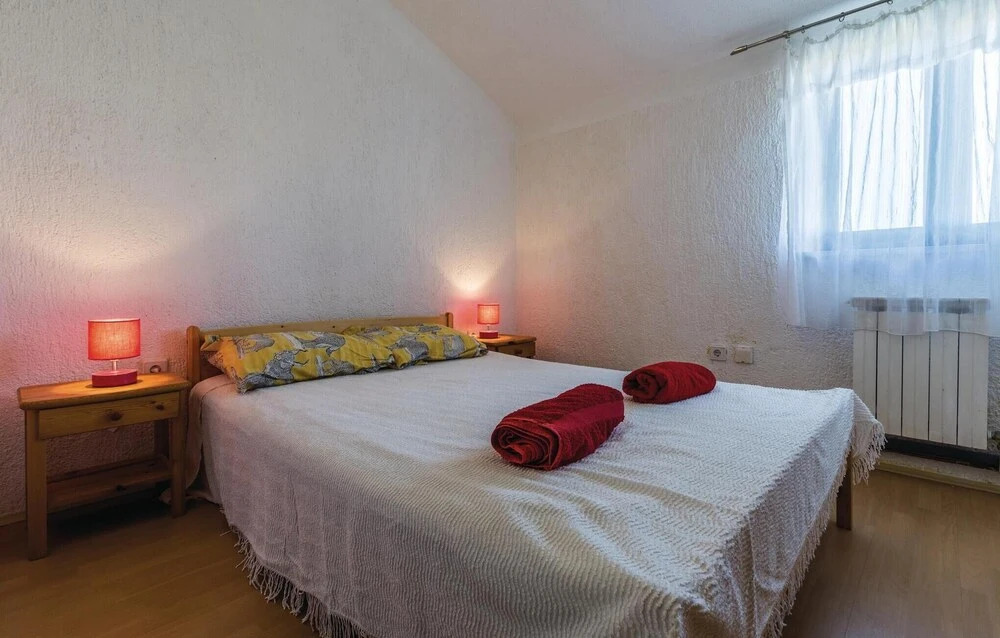 Beautiful Home in Zbandaj With Wifi and 2 Bedrooms