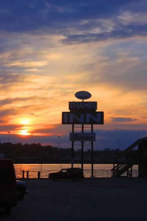 Thames Inn and Marina