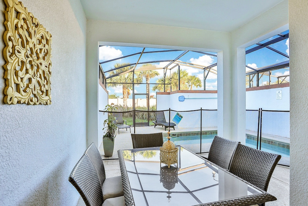 2-story Townhouse Near Disney W/private Heated Pool, Shared Clubhouse, Gym, AC