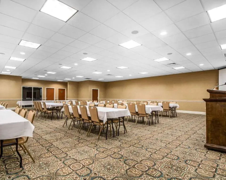 Quality Inn At Town Center