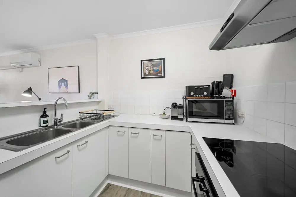 Stylish 1-bed Stay With Balcony & Study