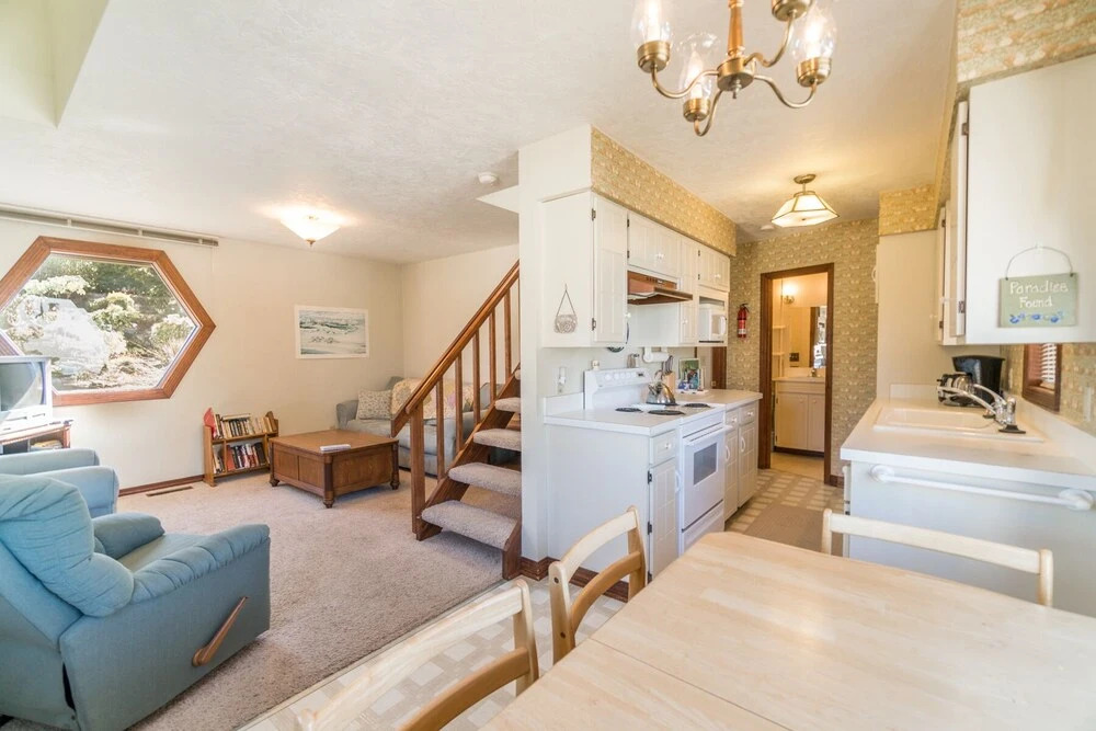 Betty's Beach Bungalow 2 Bedrooms 2 Bathrooms Home