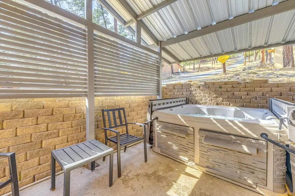 Ruidoso Cabin w/ Patio - Walk to Midtown!