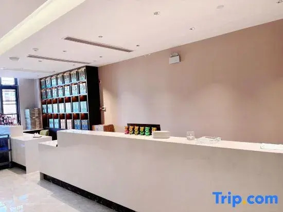 Soaring Phoenix Student Hotel
