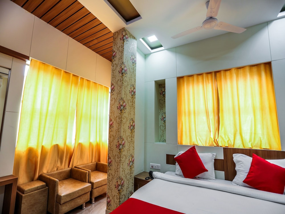 OYO 16163 Hotel Shri Hari