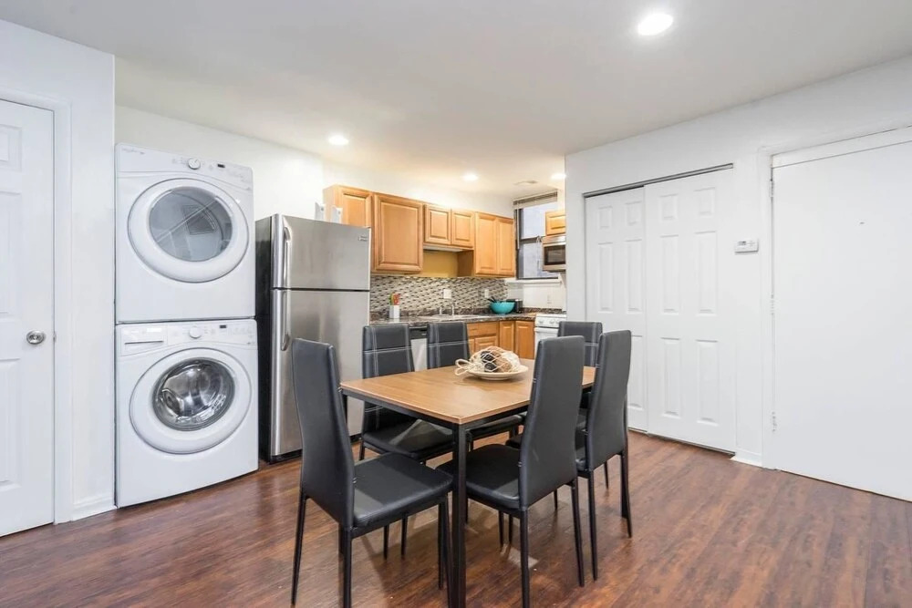 Perfect Downtown Apt w/ Free 2 Car Parking