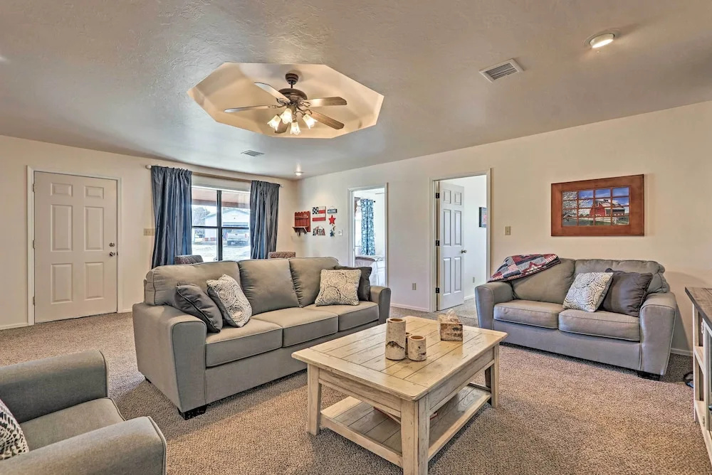 'the Eagar House' White Mountains Gem w/ Views!