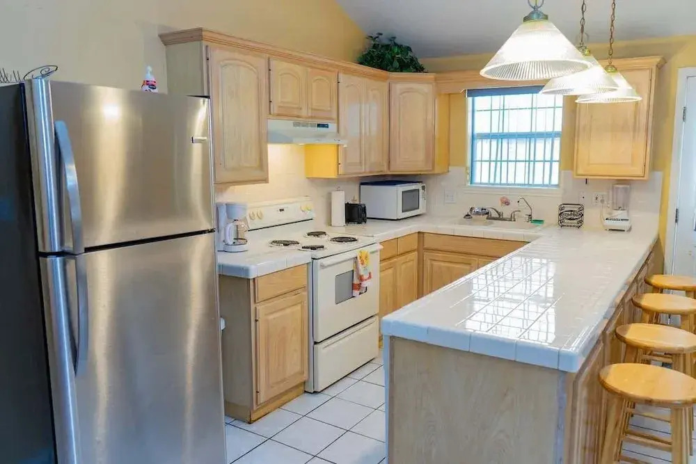 Ground Floor Duplex 1/2 block to Beach BBQ ok 2 Bedroom Home by RedAwning
