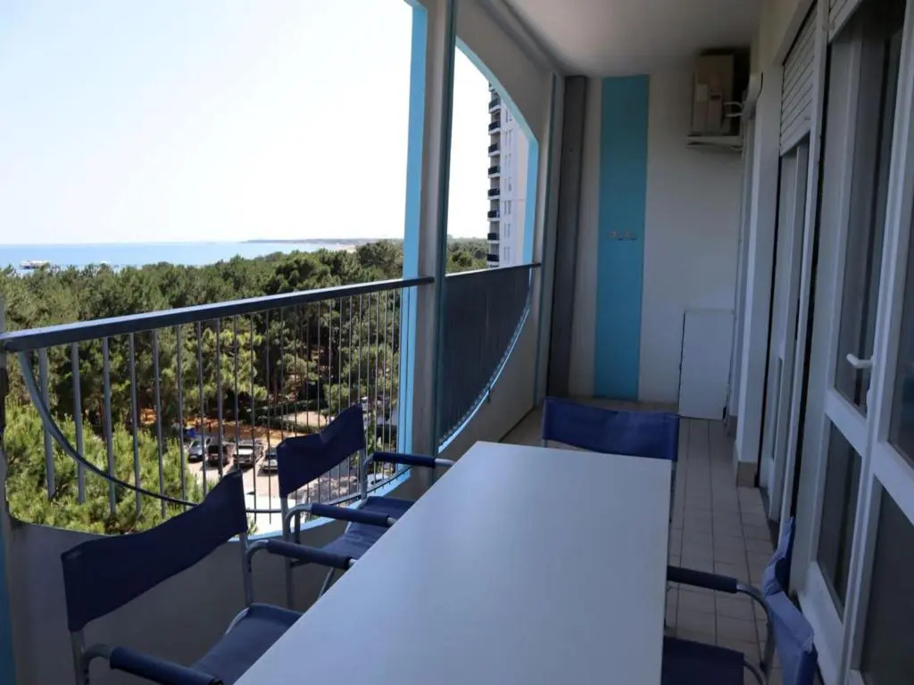 Apartment for 6 People with Three Large Terraces facing the Seaside