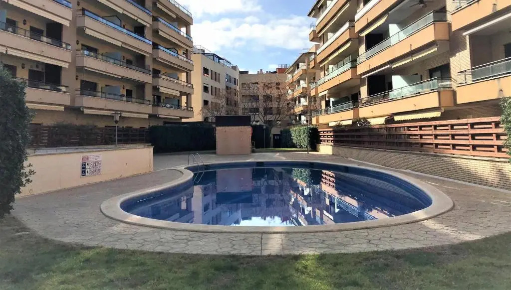 Apartamento en edi Paradise, con piscina y parking 141B - INMO22
