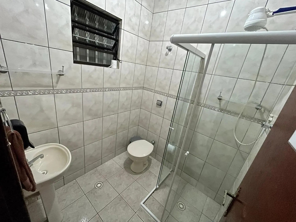 Casa com Piscina Hidro, área Gourmet, Próximo à praia
