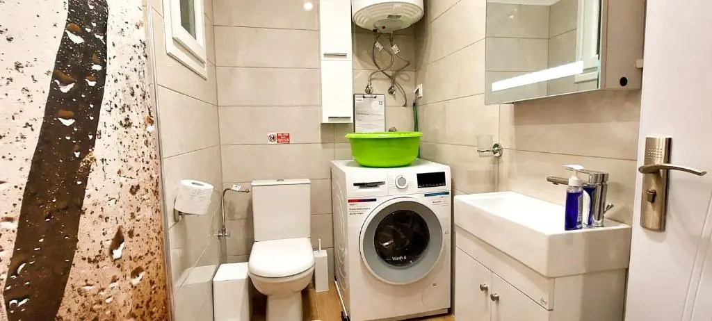 Apollo 4 - Luxury Apartment (City Center Studio)