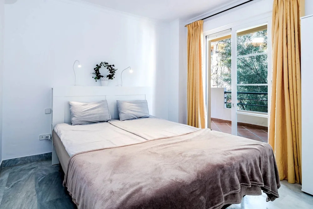 SAT - Contemporary Apartment in Puerto Banus
