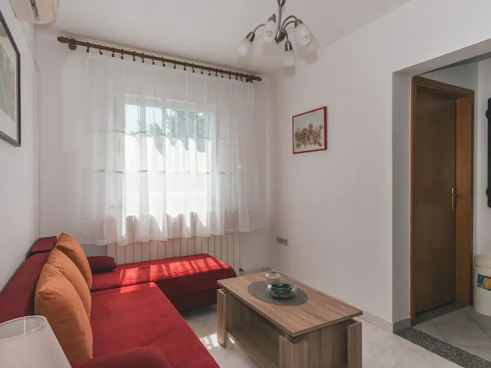 Charming Apartment With Sea Views and Shared Pool