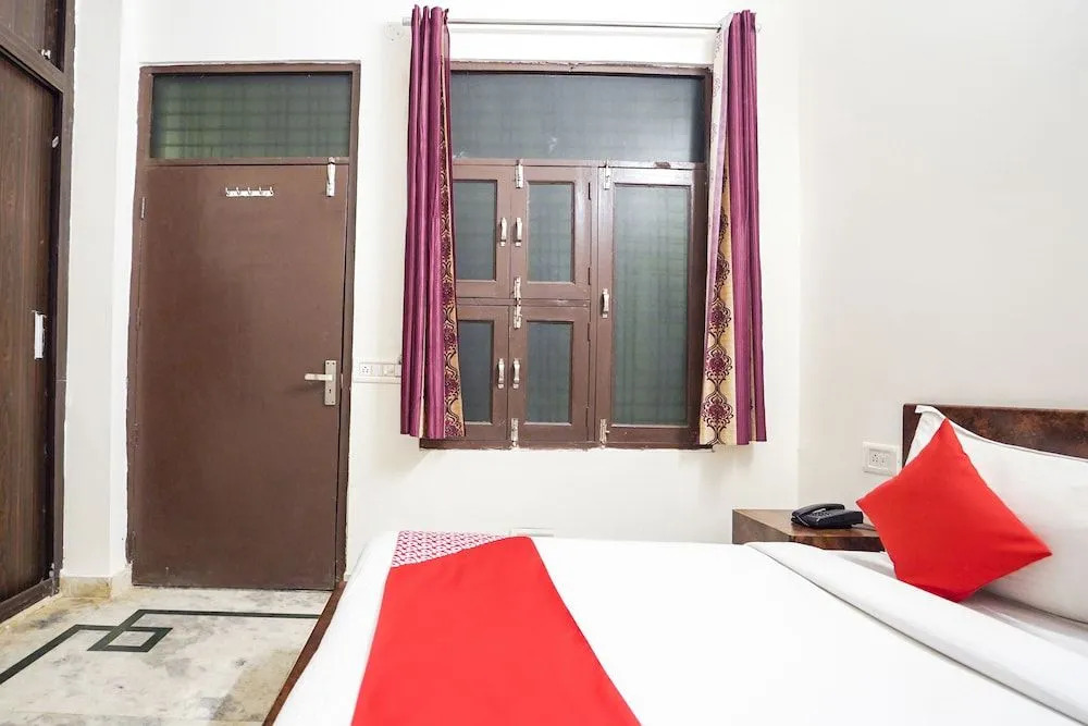 Oyo Flagship 46230 Atta Market
