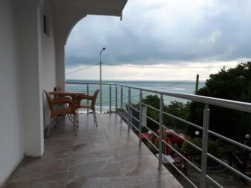 Rezos House